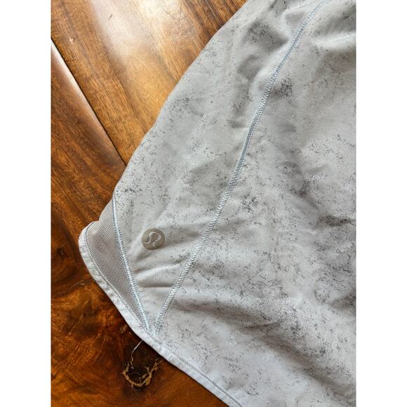 Lululemon Speed Up Shorts - Size 6 - Light Silver Speckle Print - Built-in Liner - Picture 3 of 5